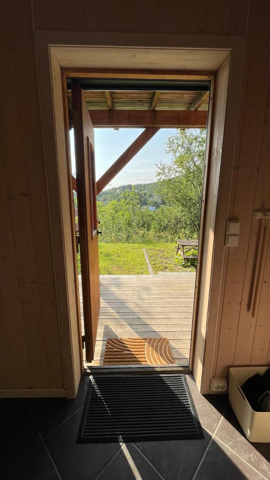 Sentral Og Romslig Leilighet Naert Senja Finnsnes Exteriör bild